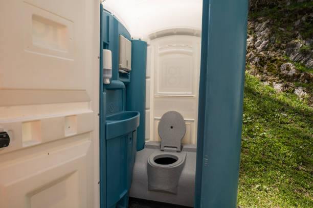 Porta potty delivery and setup in Lake City, PA
